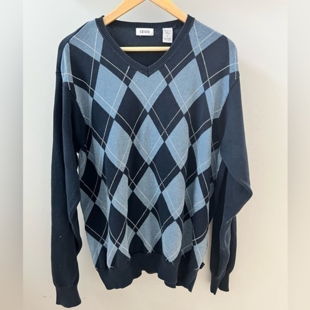 Men’s IZOD argyle v neck. Large. GUC